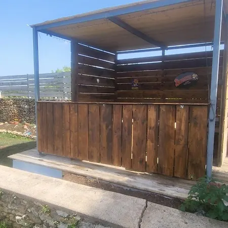 Courtyard Cosy Feriehus Bazoges-en-Pareds